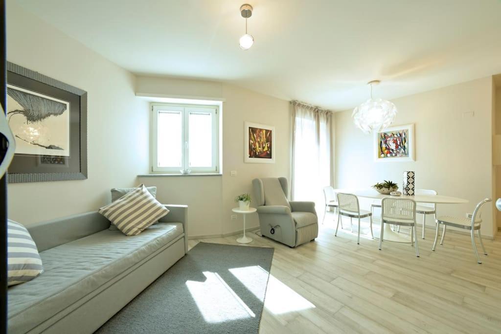 Luxury Apartament Con Garage Vista Mare Alassio Per 6 Persone Exterior photo