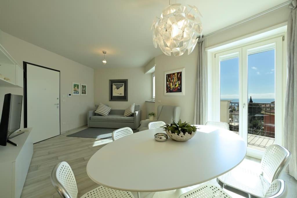 Luxury Apartament Con Garage Vista Mare Alassio Per 6 Persone Exterior photo
